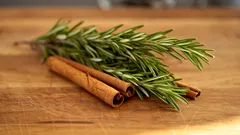 Biberiye ile Tarçın Karıştırmak: Bu Ritüelin Faydaları ve Amaçları