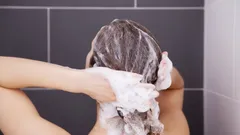 Evde pratik karışımlarla daha geç yağlanan, parlak saçlar nasıl olur