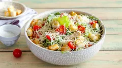 Klasik Sezar salatası nasıl yapılır? Malzemeden sosa adım adım tarif